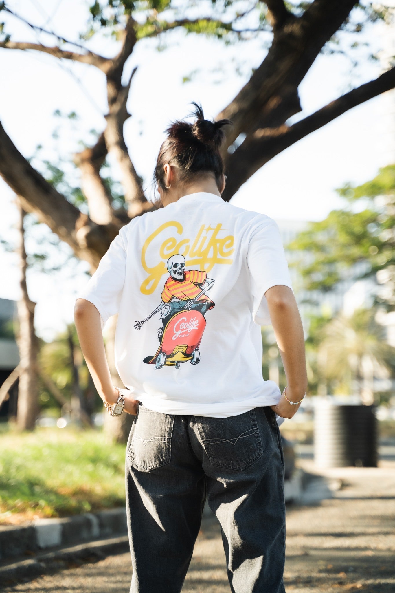 GEOLIFE SKATEBOARDER WHITE TSHIRT
