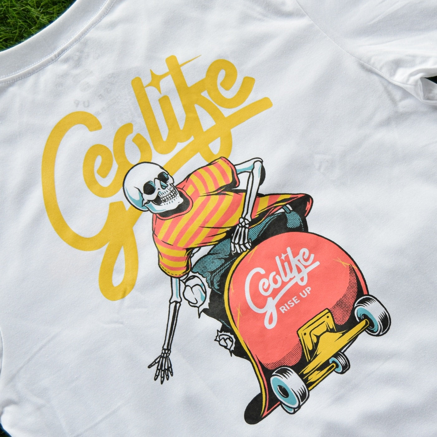 GEOLIFE SKATEBOARDER WHITE TSHIRT