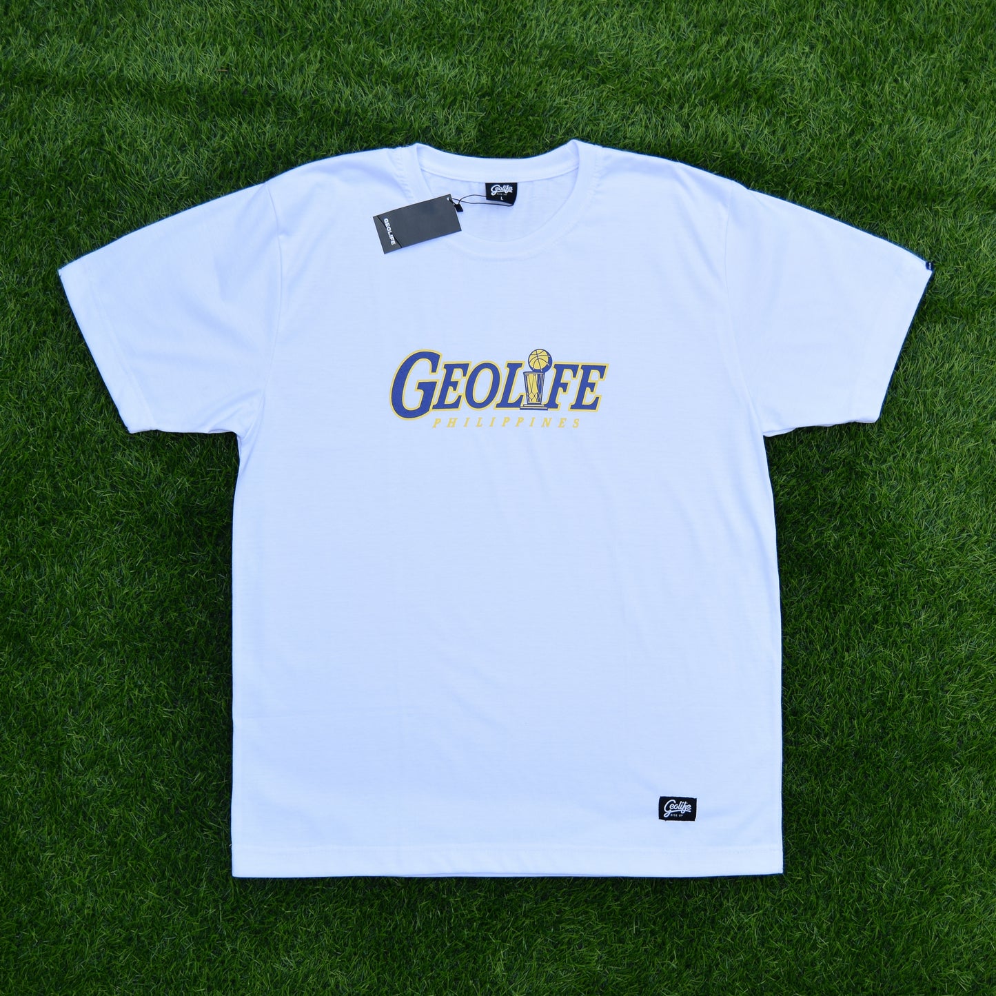 THROPY WHITE TSHIRT - GEOLIFE