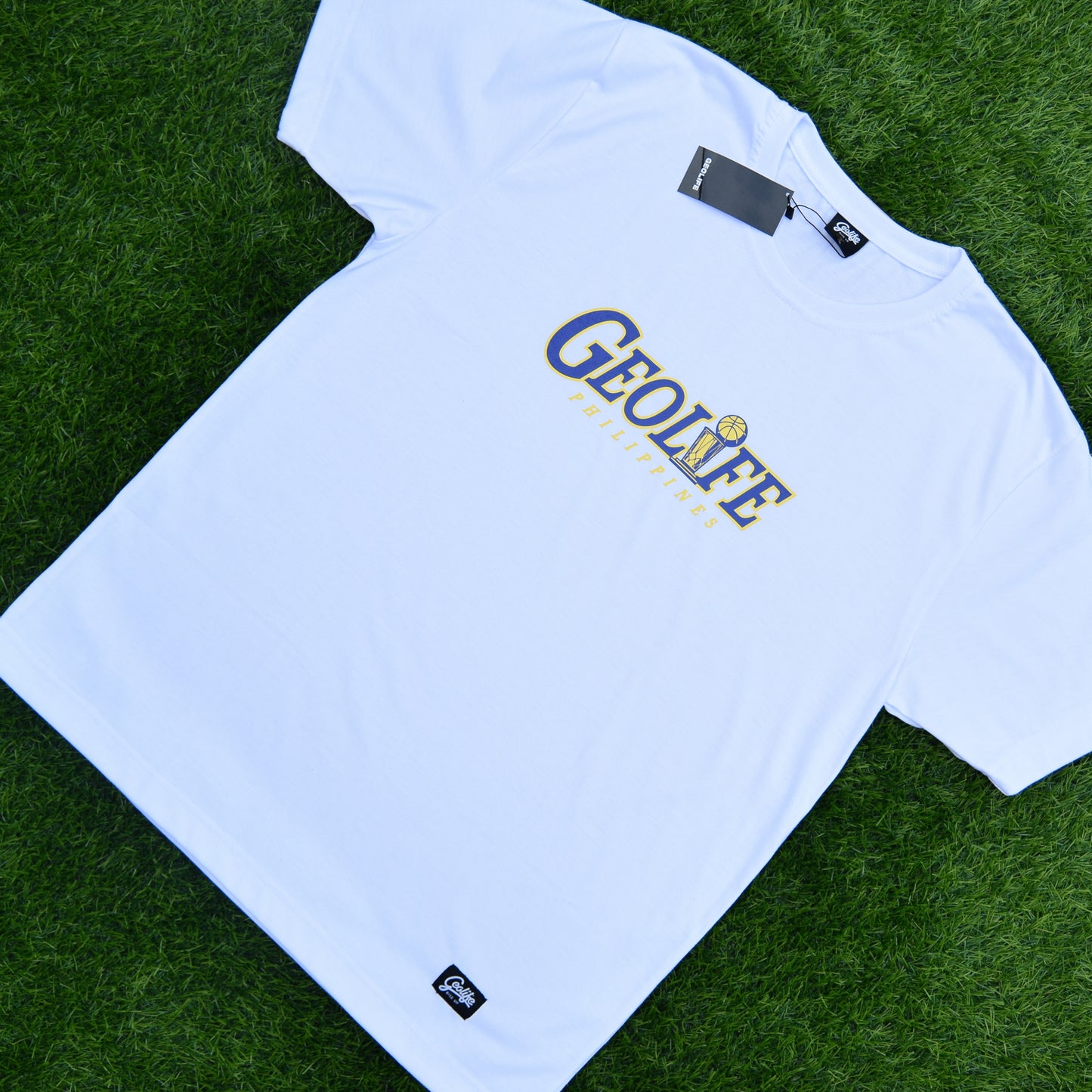 THROPY WHITE TSHIRT - GEOLIFE