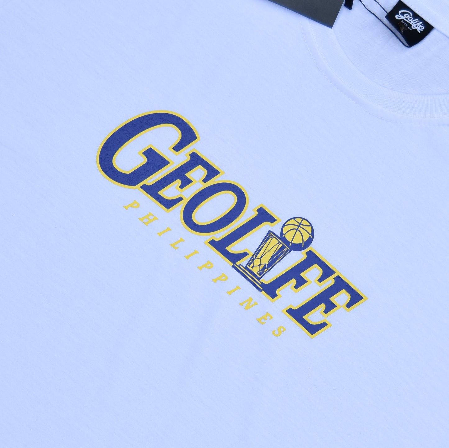 THROPY WHITE TSHIRT - GEOLIFE