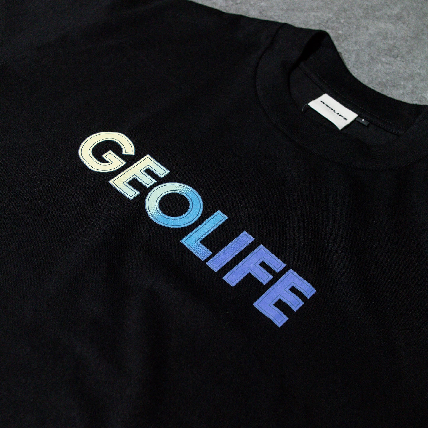 GEOLIFE GRADIENT - BLACK SHIRT