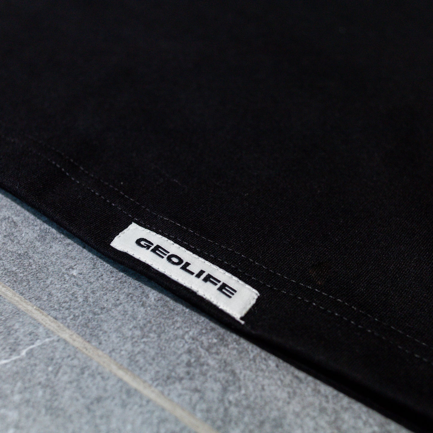 GEOLIFE CRAVE - BLACK SHIRT
