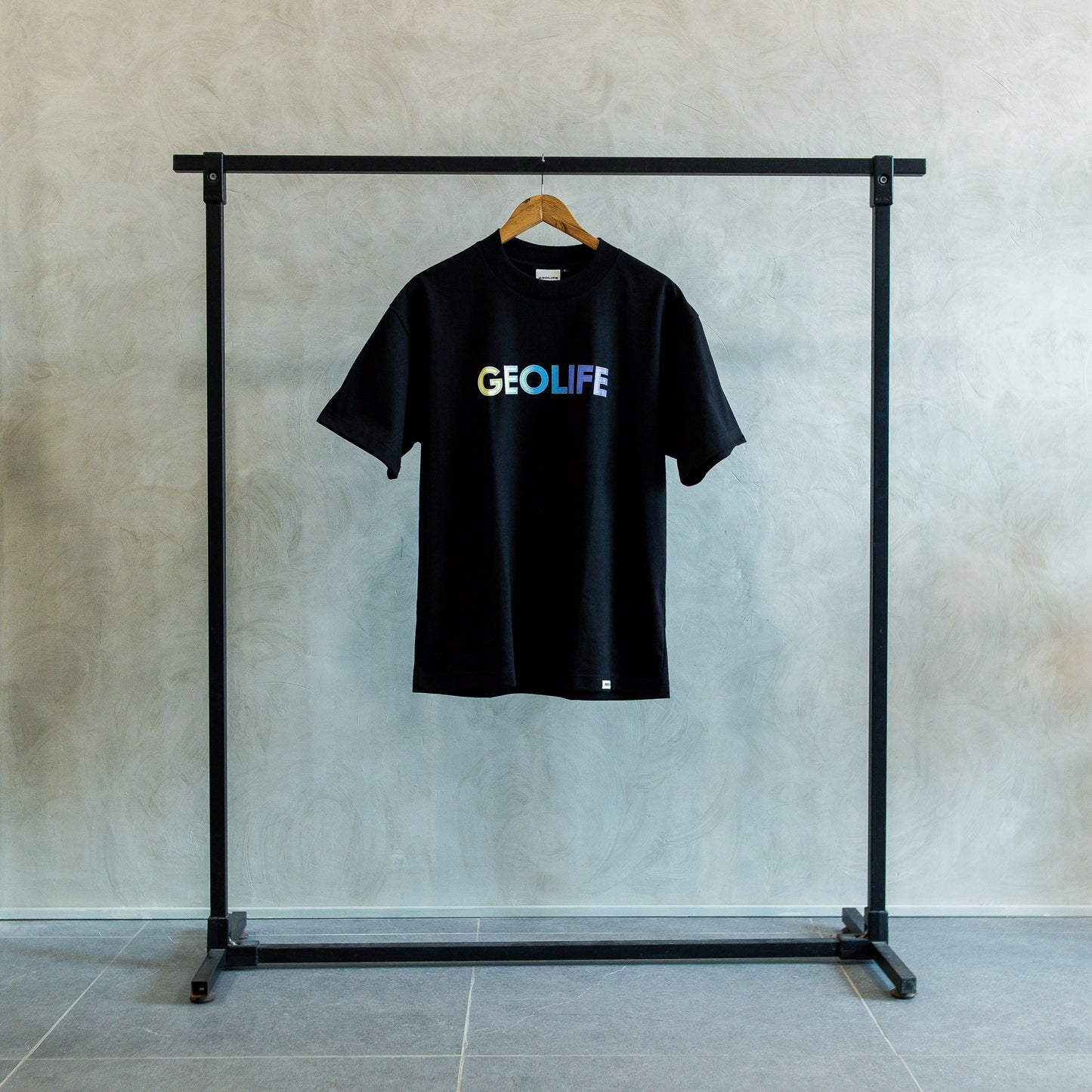 GEOLIFE GRADIENT - BLACK SHIRT