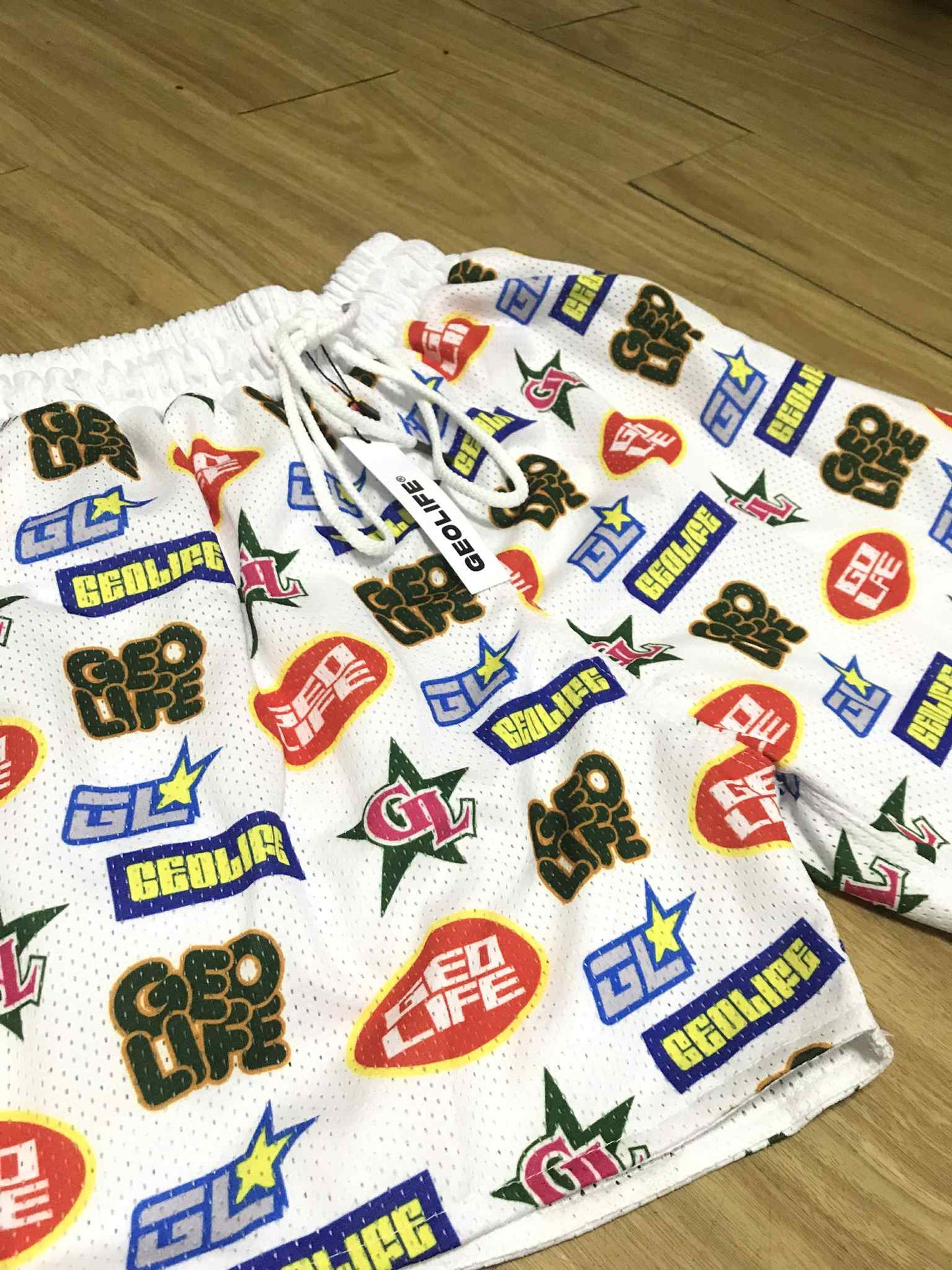 GEOLIFE PATTERN - MESH SHORT - WHITE