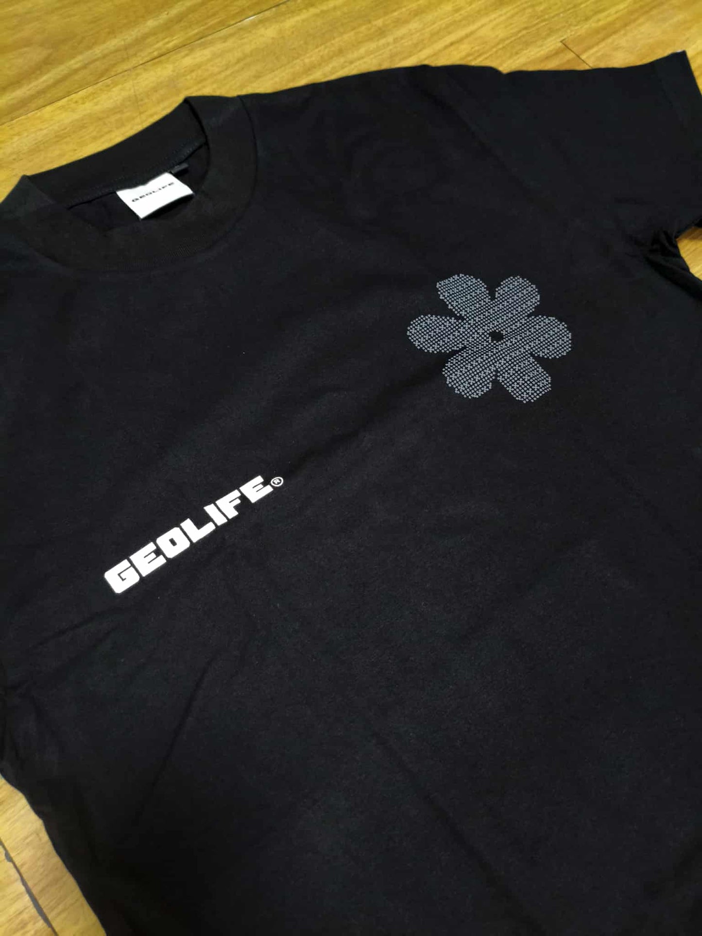 GEOLIFE BLOOM -  BLACK SHIRT