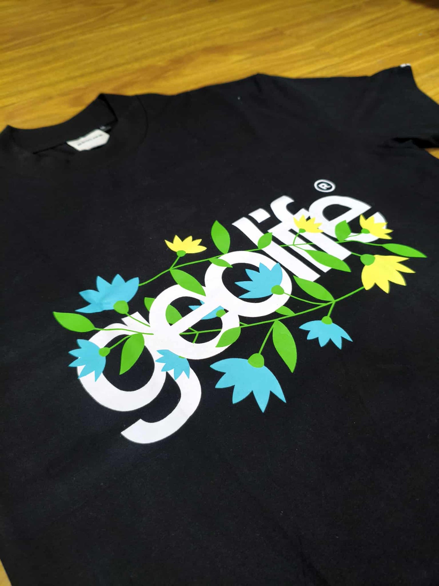 GEOLIFE PAVEMENT -  BLACK SHIRT