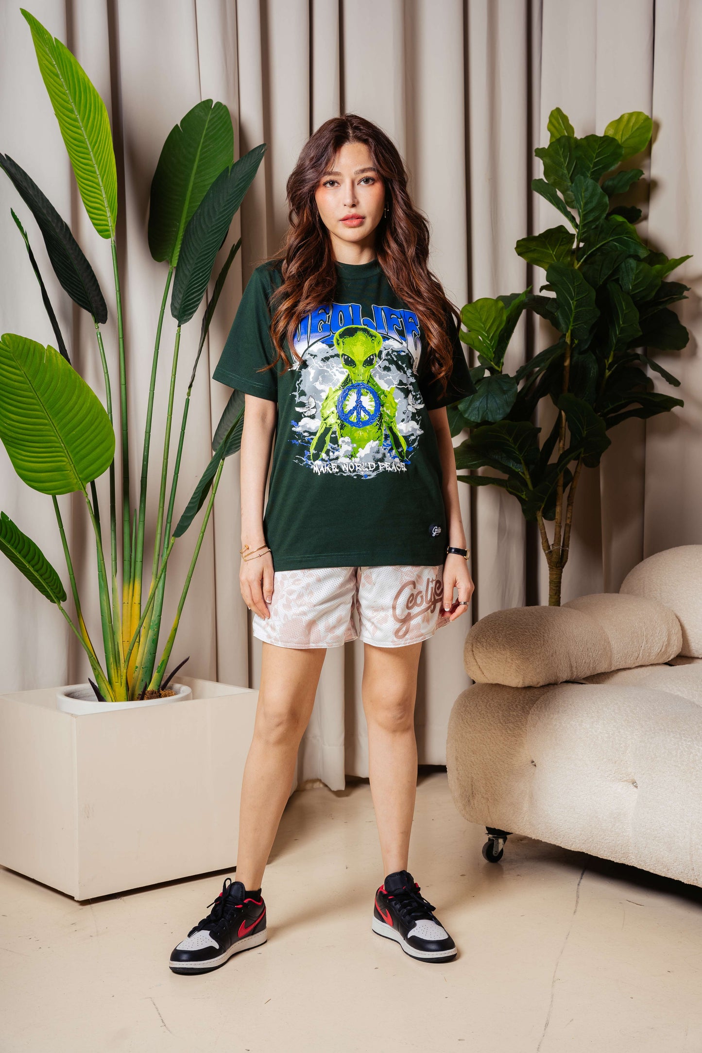 PEACE BOTTLE GREEN TSHIRT - GEOLIFE