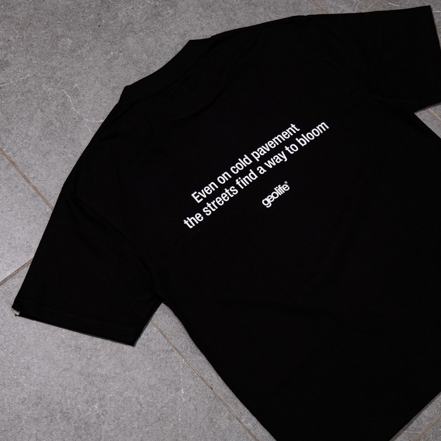 GEOLIFE PAVEMENT -  BLACK SHIRT