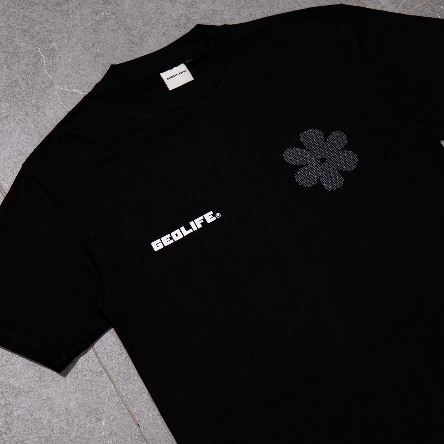 GEOLIFE BLOOM -  BLACK SHIRT