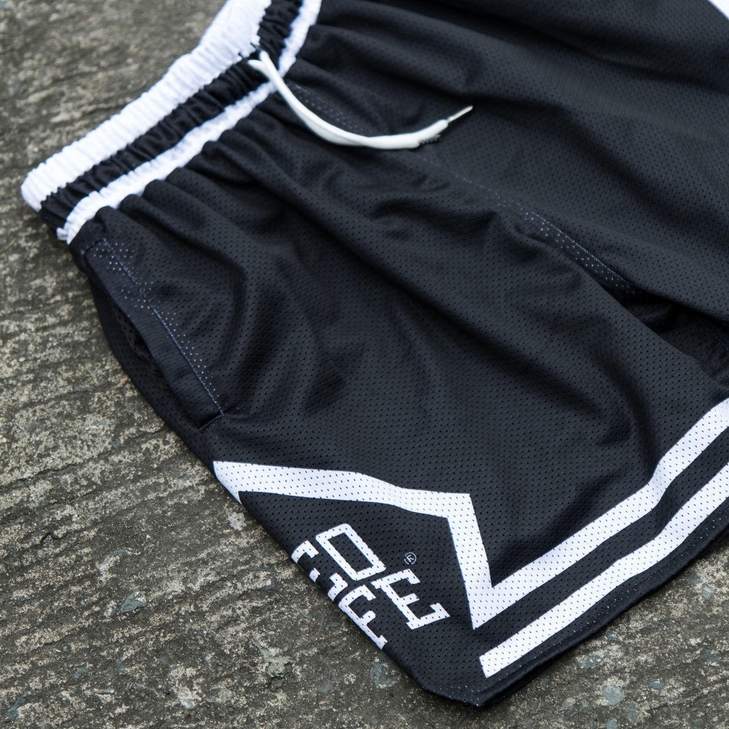 GEOLIFE CHICAGO INSPIRED - MESH SHORT - BLACK