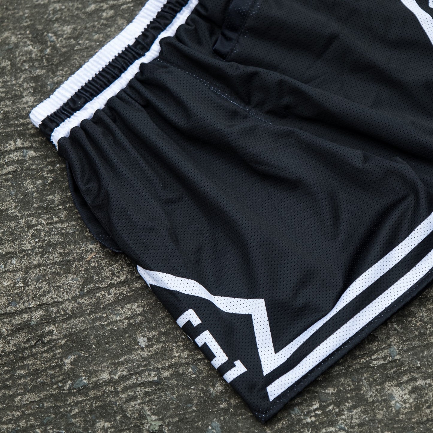 GEOLIFE CHICAGO INSPIRED - MESH SHORT - BLACK