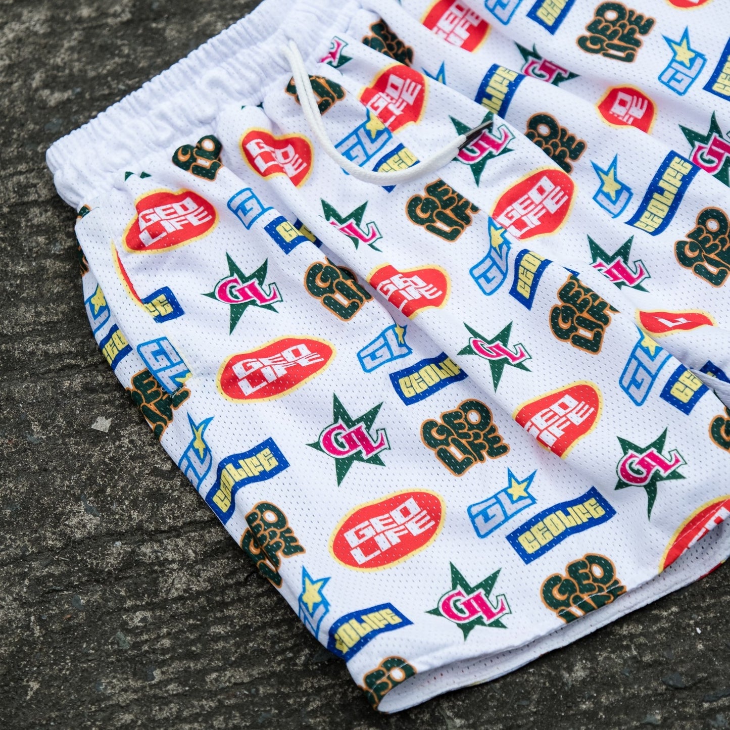 GEOLIFE PATTERN - MESH SHORT - WHITE