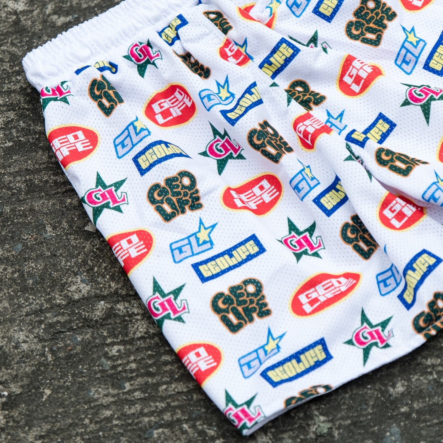 GEOLIFE PATTERN - MESH SHORT - WHITE