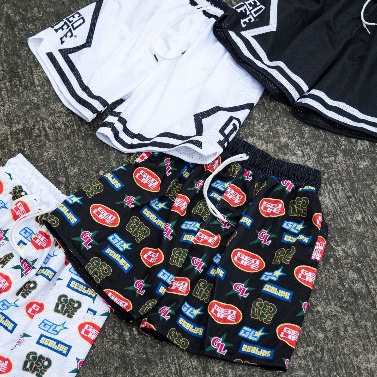 GEOLIFE PATTERN - MESH SHORT - WHITE