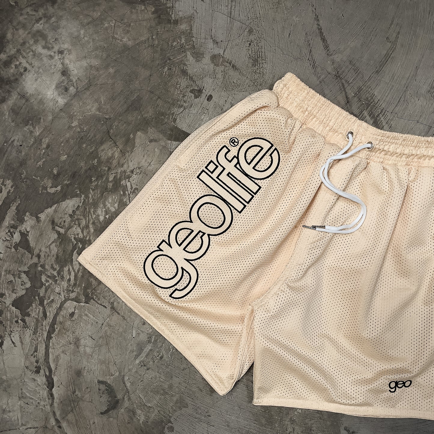 GEOLIFE EMBROIDERY MESH SHORTS --- CREAM