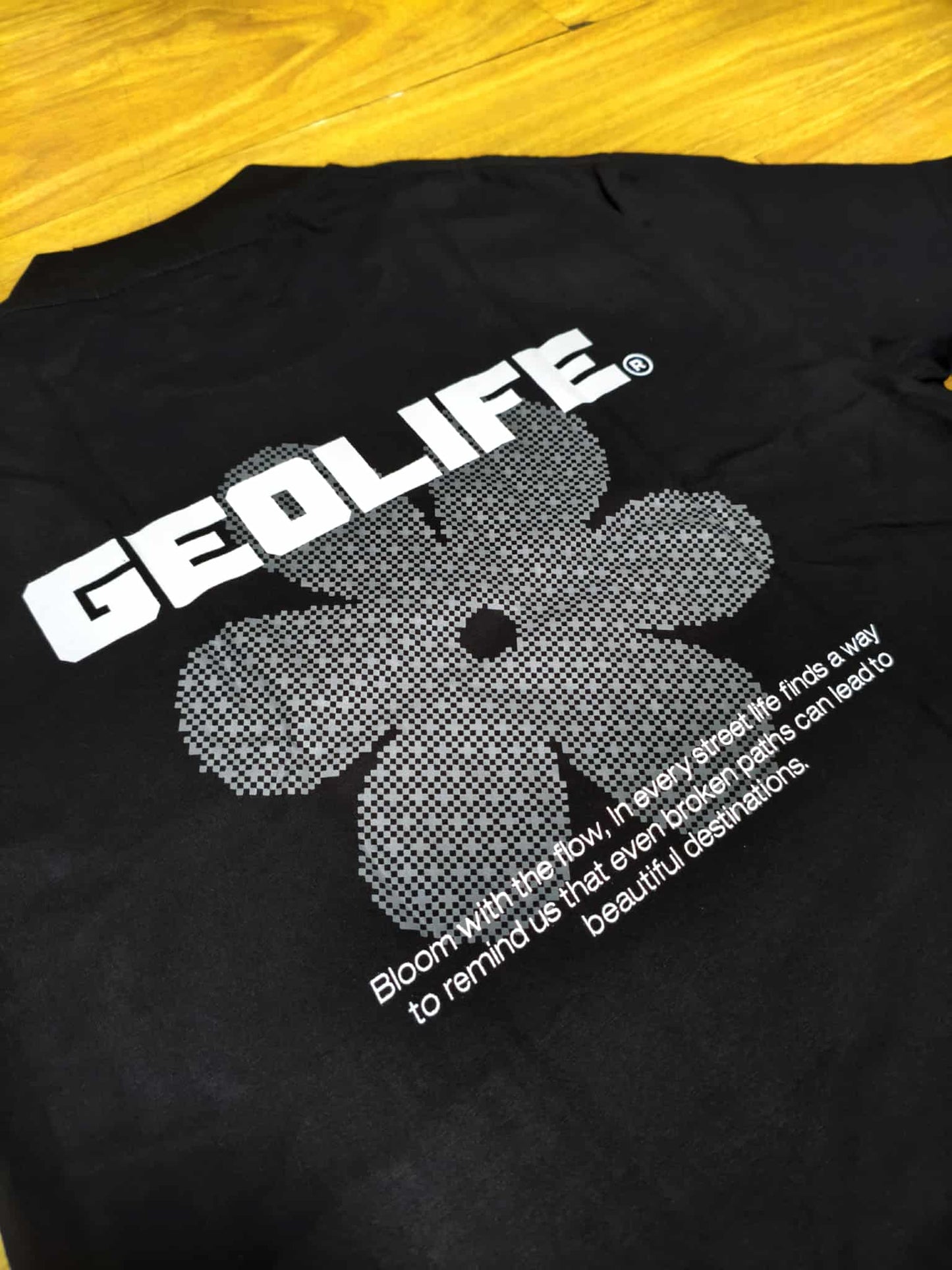 GEOLIFE BLOOM -  BLACK SHIRT